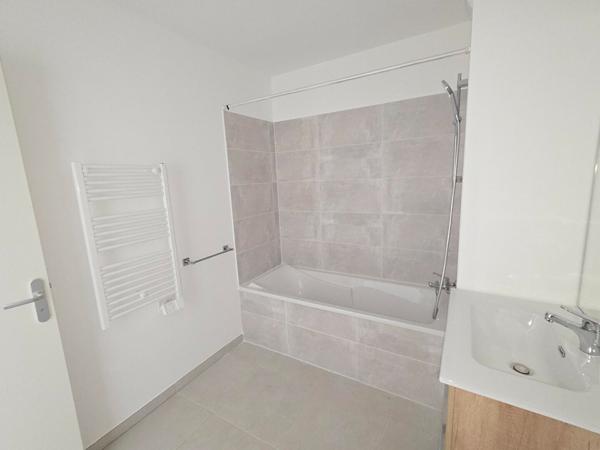 APPARTEMENT T3 NEUF -DERNIER ETAGE - RESIDENCE SECURISEE - 2 PLACES DE PARKING - ASCENSEUR - BALCON