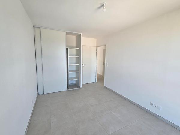 APPARTEMENT T3 NEUF -DERNIER ETAGE - RESIDENCE SECURISEE - 2 PLACES DE PARKING - ASCENSEUR - BALCON