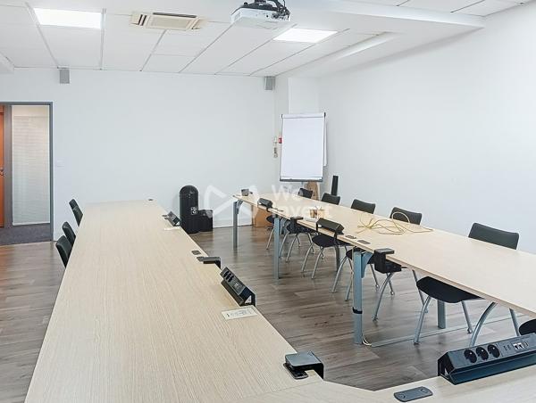 LOCAUX A LOUER 176 M2
