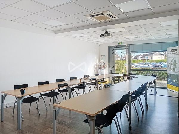 LOCAUX A LOUER 176 M2