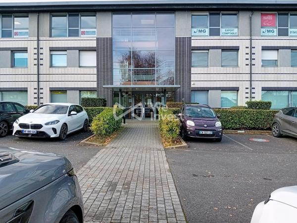 LOCAUX A LOUER 176 M2