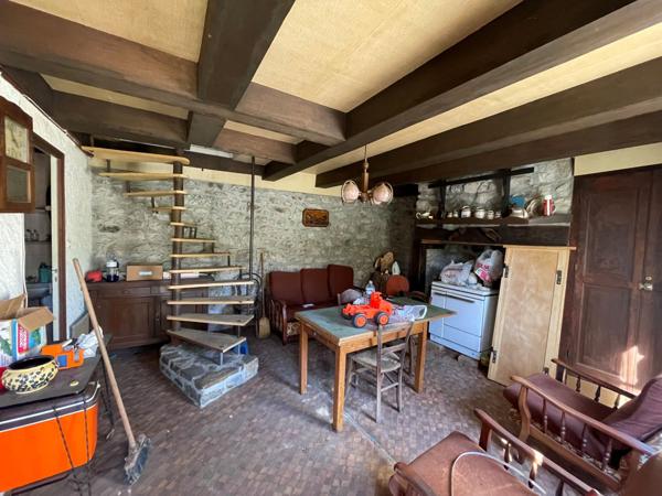 MAISON A RENOVER AVEC GRANGE-ETABLE A ANTIGNAC Antignac (15240)