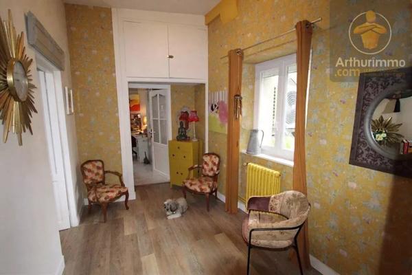 Location                                                      Appartement
                        
                     5 pièces                      102 m2                     à Beaugency