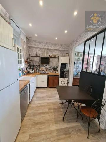 Location                                                      Appartement
                        
                     5 pièces                      102 m2                     à Beaugency