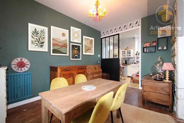 Location                                                      Appartement
                        
                     5 pièces                      102 m2                     à Beaugency
