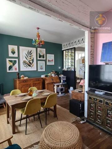 Location                                                      Appartement
                        
                     5 pièces                      102 m2                     à Beaugency