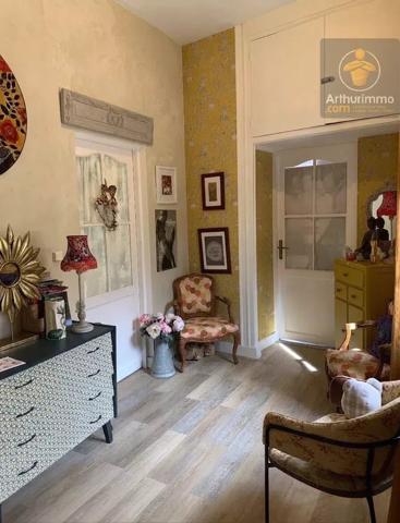 Location                                                      Appartement
                        
                     5 pièces                      102 m2                     à Beaugency