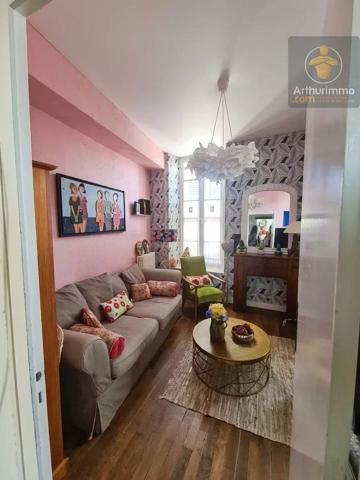 Location                                                      Appartement
                        
                     5 pièces                      102 m2                     à Beaugency