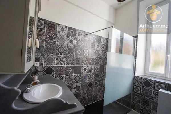 Location                                                      Appartement
                        
                     5 pièces                      102 m2                     à Beaugency