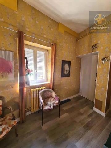 Location                                                      Appartement
                        
                     5 pièces                      102 m2                     à Beaugency