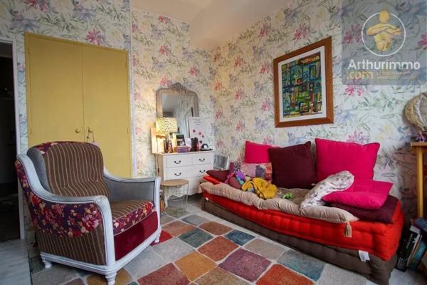 Location                                                      Appartement
                        
                     5 pièces                      102 m2                     à Beaugency