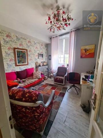 Location                                                      Appartement
                        
                     5 pièces                      102 m2                     à Beaugency