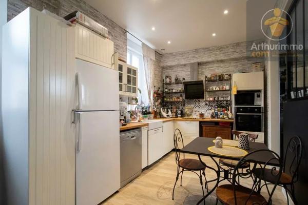 Location                                                      Appartement
                        
                     5 pièces                      102 m2                     à Beaugency