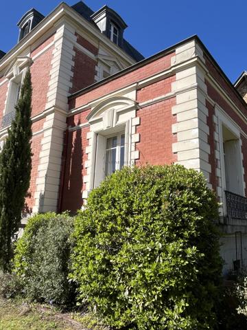 Versailles (78000) EXCLUSIVITE - COUP DE COEUR - MAISON FAMILIALE - 5 CHAMBRES ET 1 BUREAU - JARDIN PAYSAGE - TERRASSES - GARAGE