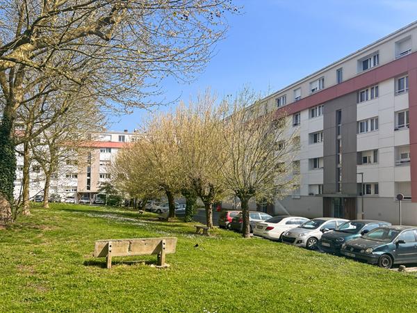 Appartement type 3 en bon état général, Pessac-Mérignac, résidence rénovée