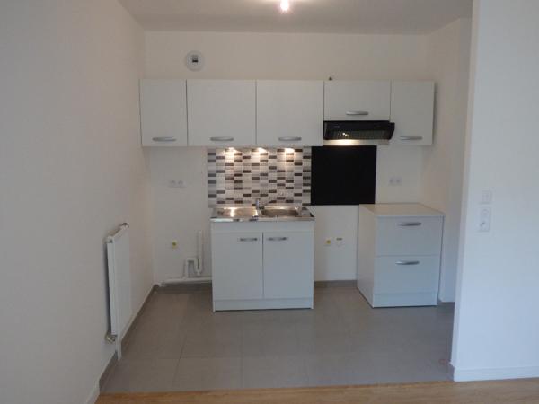 STUDIO 32m² + TERRASSE + PARKING - CERGY