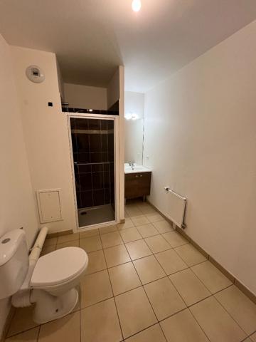 STUDIO 32m² + TERRASSE + PARKING - CERGY
