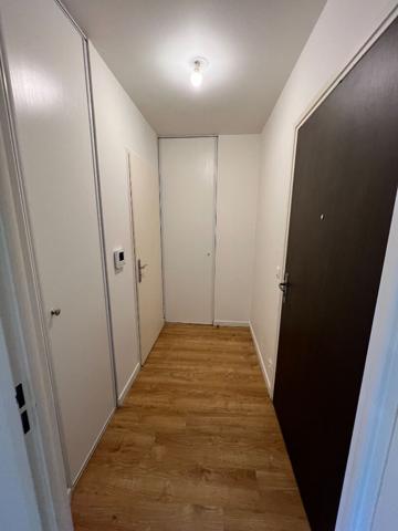 STUDIO 32m² + TERRASSE + PARKING - CERGY