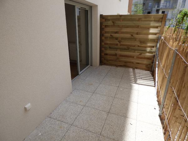 STUDIO 32m² + TERRASSE + PARKING - CERGY