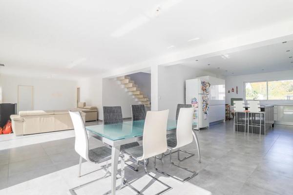 PAVILLON CONTEMPORAIN AVEC VIE DE PLAIN PIED