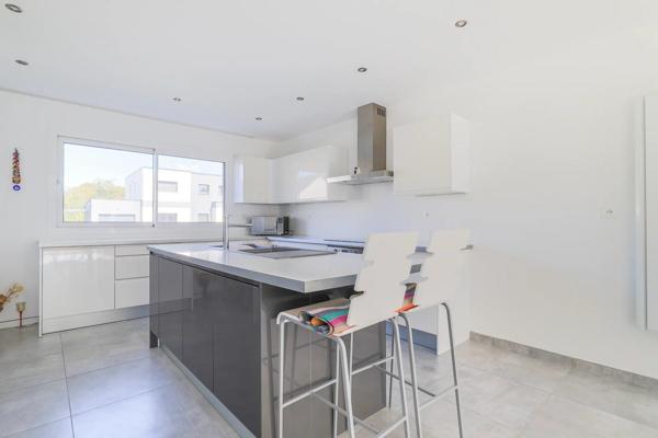 PAVILLON CONTEMPORAIN AVEC VIE DE PLAIN PIED