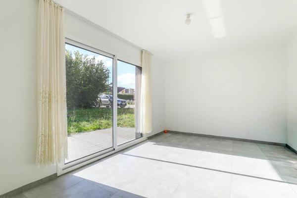 PAVILLON CONTEMPORAIN AVEC VIE DE PLAIN PIED