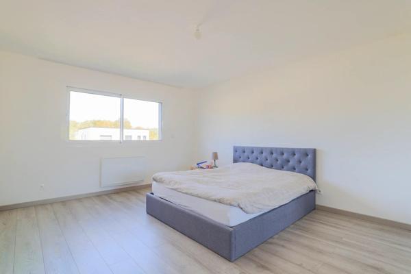 PAVILLON CONTEMPORAIN AVEC VIE DE PLAIN PIED