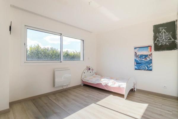 PAVILLON CONTEMPORAIN AVEC VIE DE PLAIN PIED