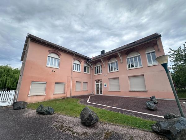 BEL EMPLACEMENT LOCAL / BUREAU A VENDRE DE 274M² AVEC PARKINGS.