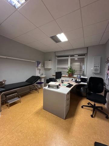 BEL EMPLACEMENT LOCAL / BUREAU A VENDRE DE 274M² AVEC PARKINGS.