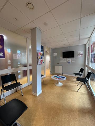 BEL EMPLACEMENT LOCAL / BUREAU A VENDRE DE 274M² AVEC PARKINGS.