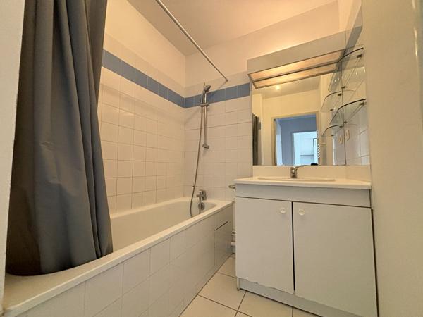 SALON DE PROVENCE - Appartement 2 pièces meublé avec balcon et box