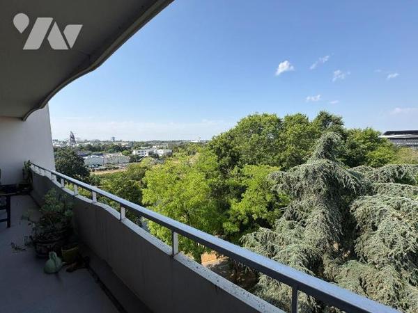 RENNES - Stade rennais / Route de Lorient - Vue imprenable sur la Vilaine 
Au sixième et DERNI...