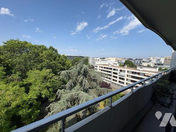 RENNES - Stade rennais / Route de Lorient - Vue imprenable sur la Vilaine 
Au sixième et DERNI...