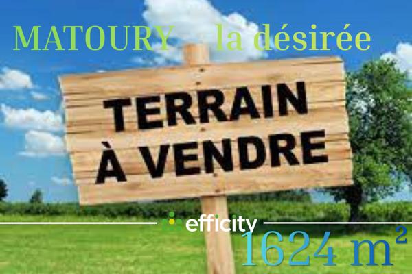 Terrain
        
        - 1624 m² 93 500 € *
