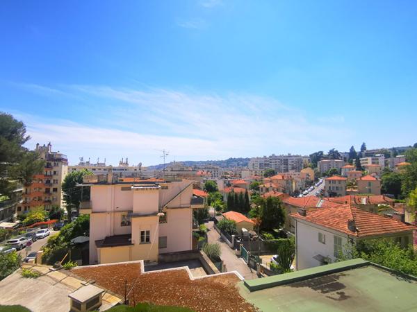 NICE NORD : BEL APPARTEMENT 3/4 PIECES AVEC POSSIBILITE GARAGE