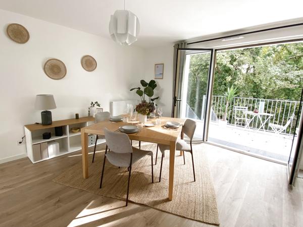 Maison
                                                                                                                                                                                                                                                                                                                        4 pièce(s)                                                                                                                                                                                                          2 chambre(s)                                                                                                                                                                                                          82  m²