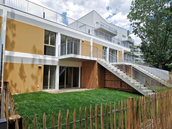 Maison
                                                                                                                                                                                                                                                                                                                        4 pièce(s)                                                                                                                                                                                                          2 chambre(s)                                                                                                                                                                                                          82  m²