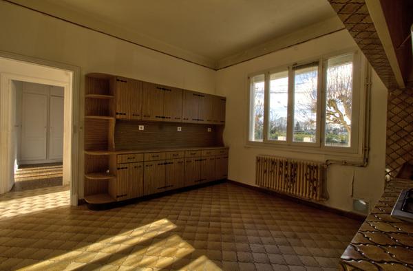 LE PASSAGE - Maison de plain pied de 92m² habitables avec 2 chambres, garage indépendant de 23 m² , jardin et grenier aménageable.