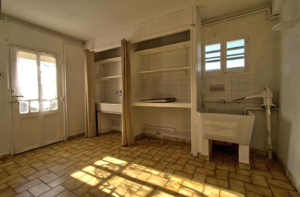 LE PASSAGE - Maison de plain pied de 92m² habitables avec 2 chambres, garage indépendant de 23 m² , jardin et grenier aménageable.