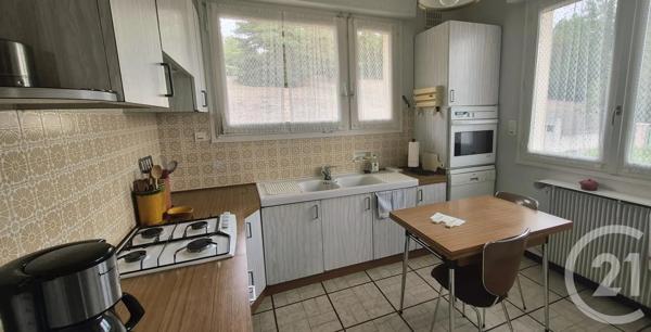 Maison à vendre  9 pièces - 270 m 2   MONTLUCON  - 03
