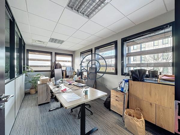 176 m2 de bureaux déja aménagés au 1er étage en parfait état