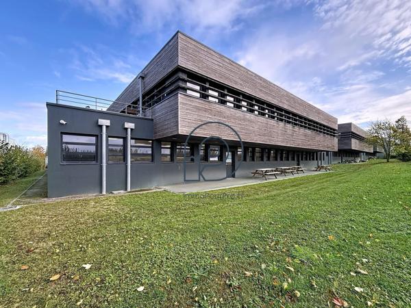 176 m2 de bureaux déja aménagés au 1er étage en parfait état