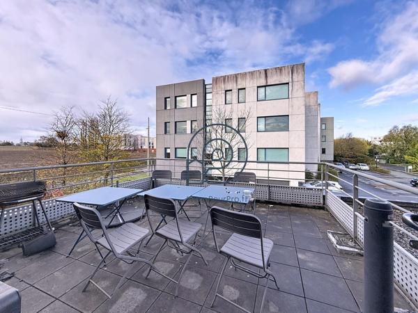 176 m2 de bureaux déja aménagés au 1er étage en parfait état