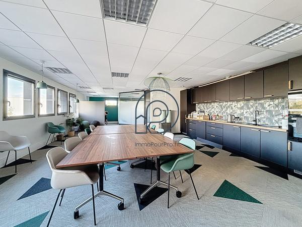 176 m2 de bureaux déja aménagés au 1er étage en parfait état