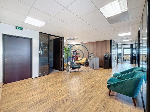 176 m2 de bureaux déja aménagés au 1er étage en parfait état