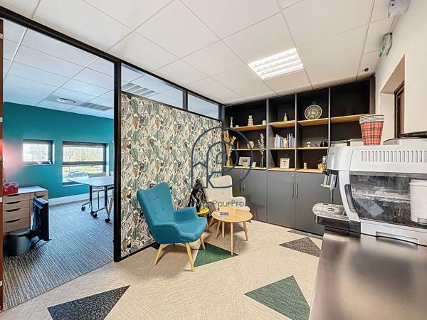 176 m2 de bureaux déja aménagés au 1er étage en parfait état