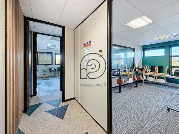176 m2 de bureaux déja aménagés au 1er étage en parfait état
