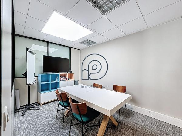 176 m2 de bureaux déja aménagés au 1er étage en parfait état
