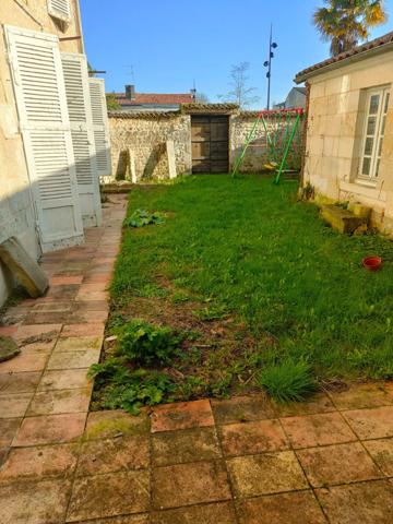 Maison à vendre 14 pièces SAINT MAIXENT L'ECOLE (79)